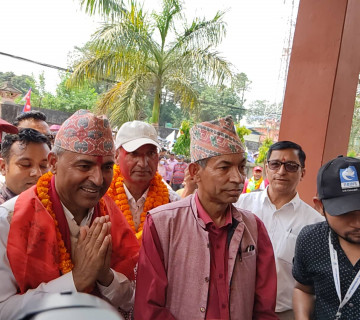 भरतपुरमा बीपीकाे सालिक ढाेगेर एमाले उम्मेदवार सुवेदीले गरे मनाेनयन दर्ता